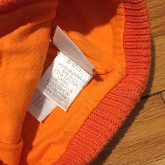 Like new Halloween pumpkin onsie with matching hat - Picture 3 of 5